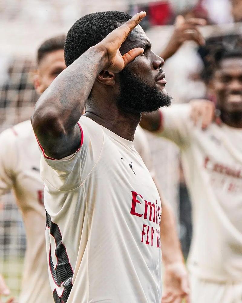 弗兰克：本场欧冠会进行球员轮换，约翰逊能否出战还需观察（弗兰克：欧冠此役将轮换阵容，约翰逊能否出战仍待观察）