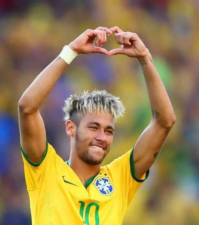 里程碑，国安后卫何宇鹏已在中超出战100场（中超百场！国安后卫何宇鹏达成里程碑）