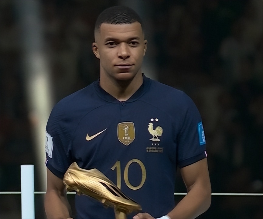 黄希扬：冲超后一直处于兴奋激动状态，身体允许的话会继续踢